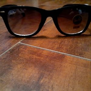 Ray-Ban Wayfarer Sunglasses ( Medium Tint Lens )